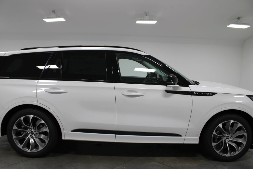 New 2026 Lincoln Aviator 2WD w/ Jet Appearance Package image 10