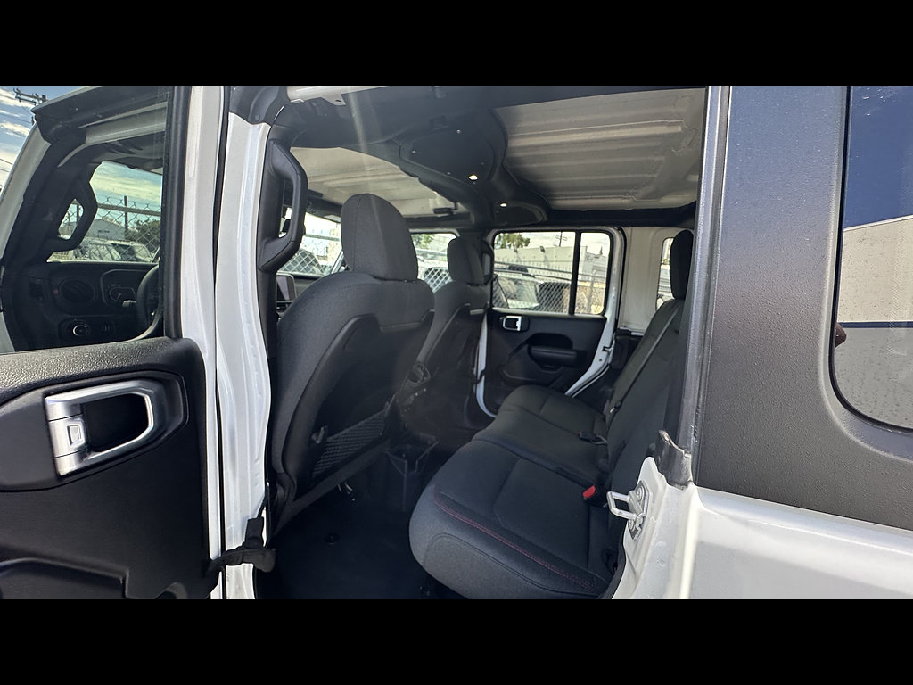 Used 2025 Jeep Wrangler Unlimited Rubicon AWD/4WD image 5