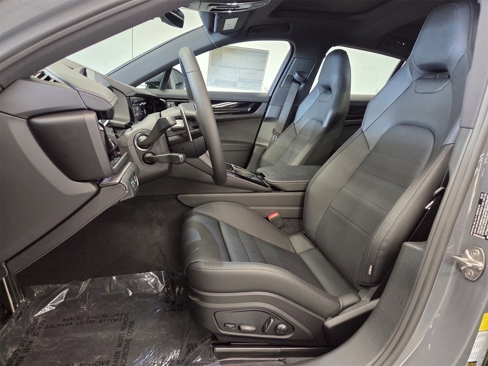 Certified 2025 Porsche Panamera image 5