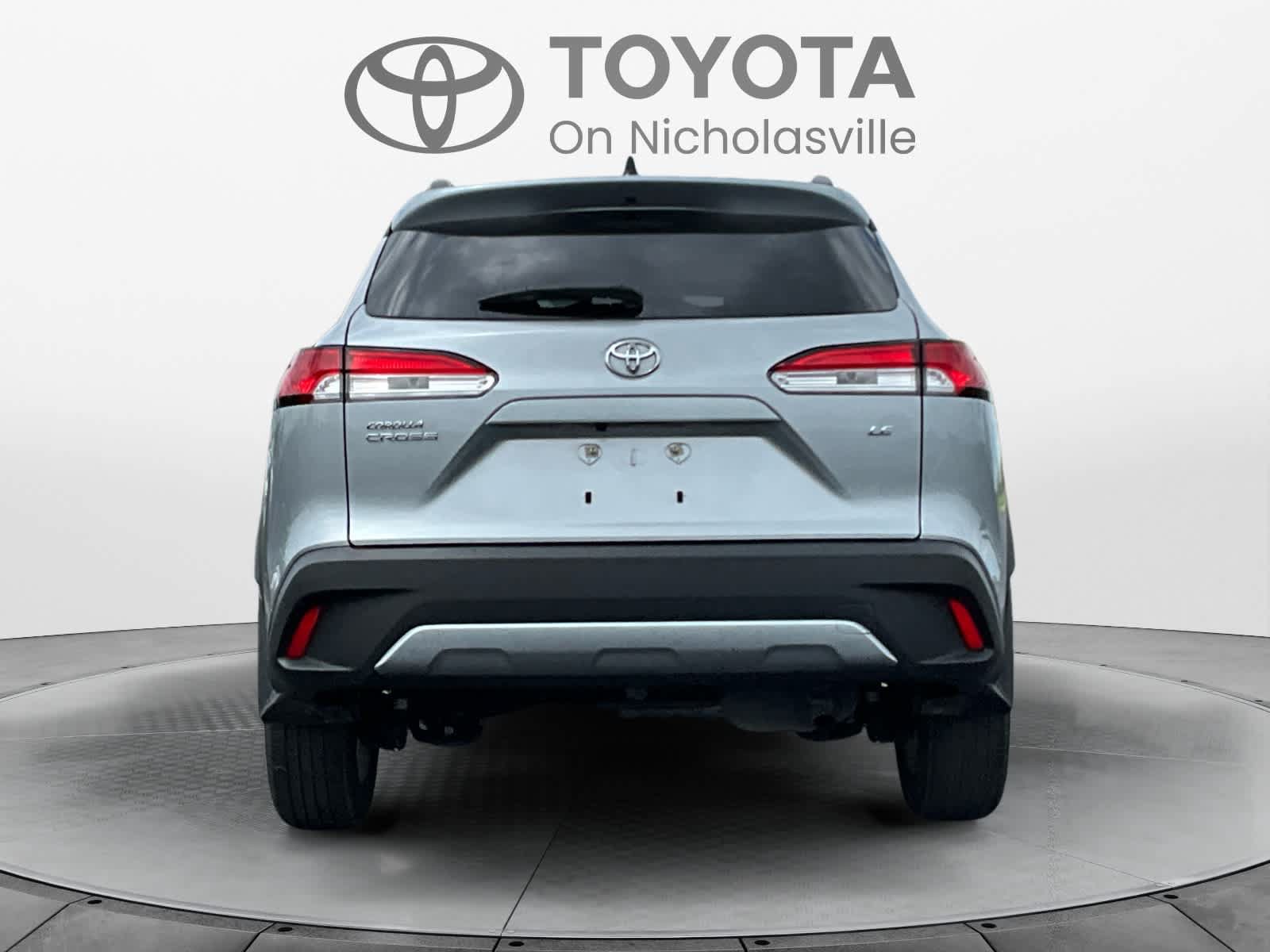 Used 2025 Toyota Corolla Cross LE w/ Moonroof Package FWD image 4