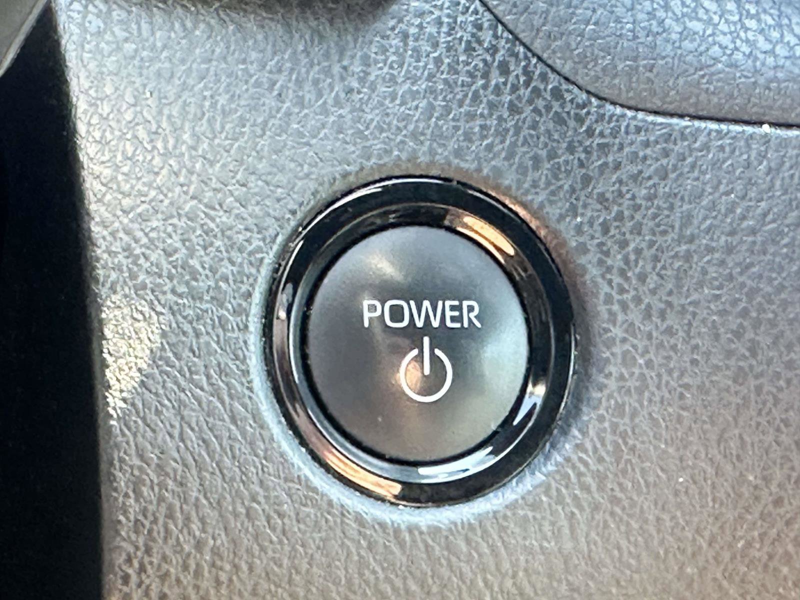 Used 2025 Toyota Camry SE image 34