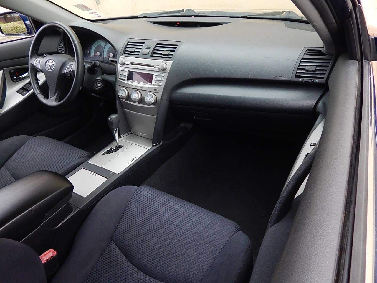 Used 2011 Toyota Camry SE w/ SE Extra-Value Pkg #1 FWD image 16