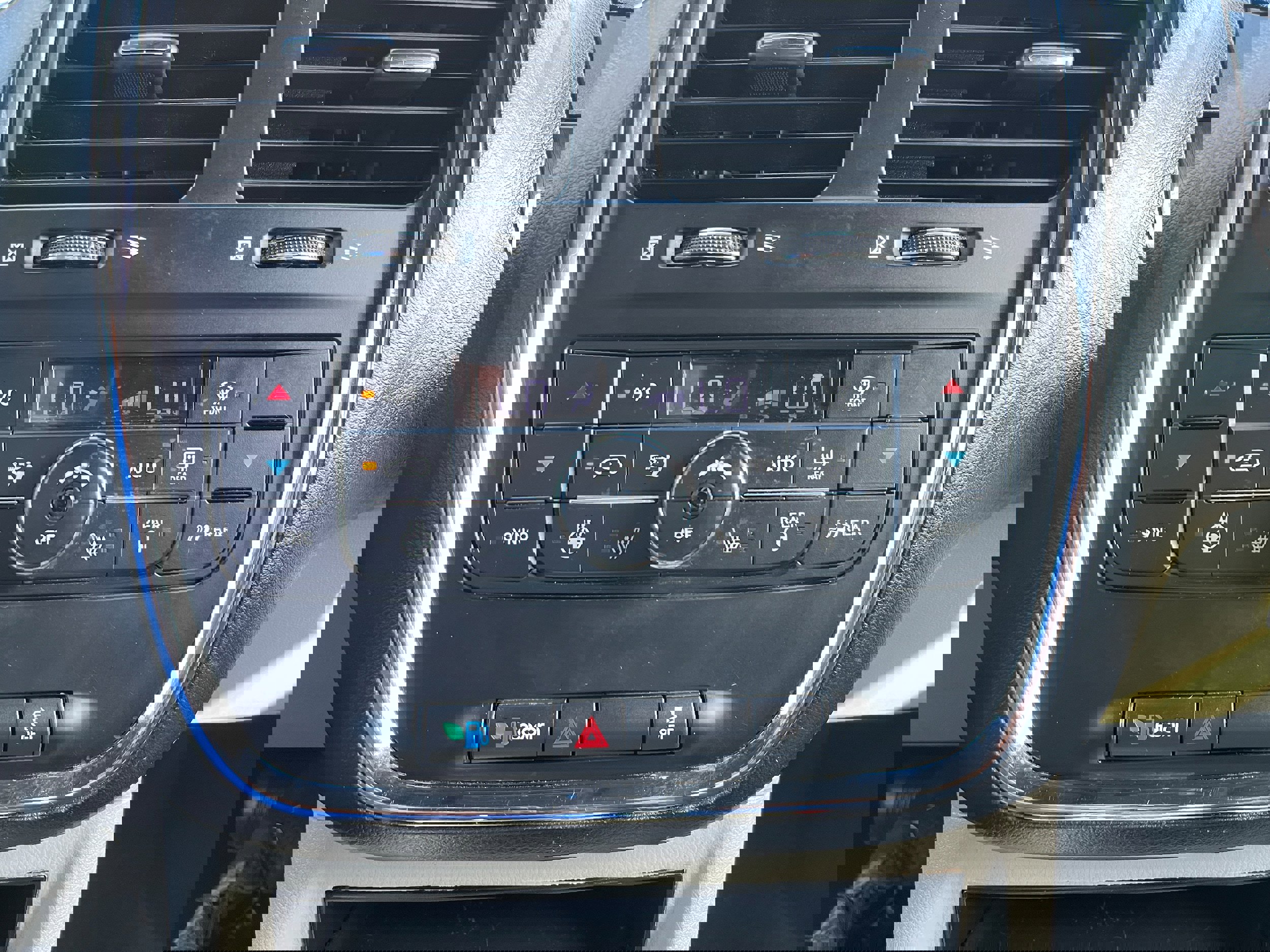 Used 2017 Dodge Grand Caravan SXT w/ Driver Convenience Group image 16