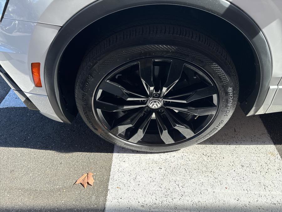 Used 2021 Volkswagen Tiguan SE R-Line image 10