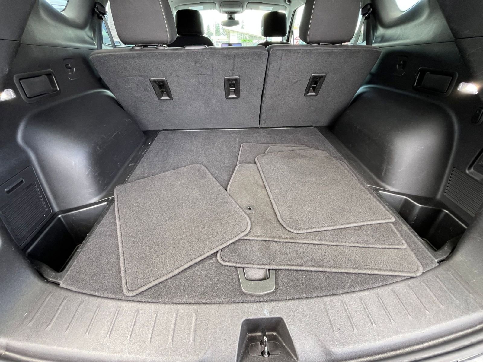 Used 2025 Chevrolet Blazer LT image 32