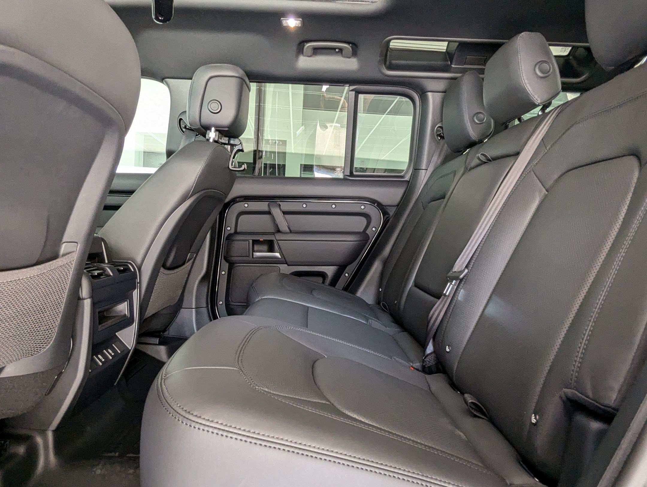 Used 2026 Land Rover Defender 110 X-Dynamic SE AWD/4WD image 22