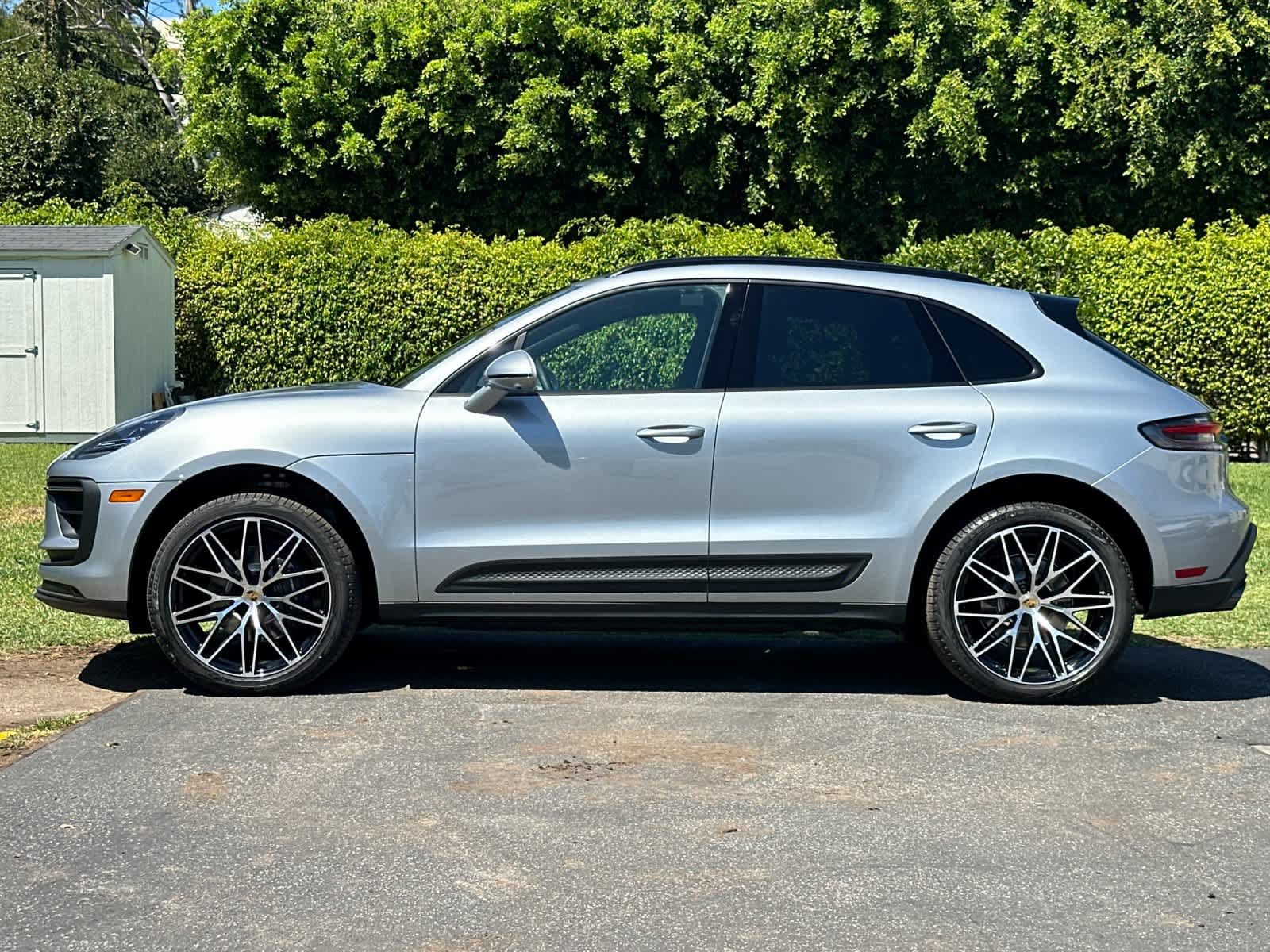 New 2026 Porsche Macan AWD/4WD image 2