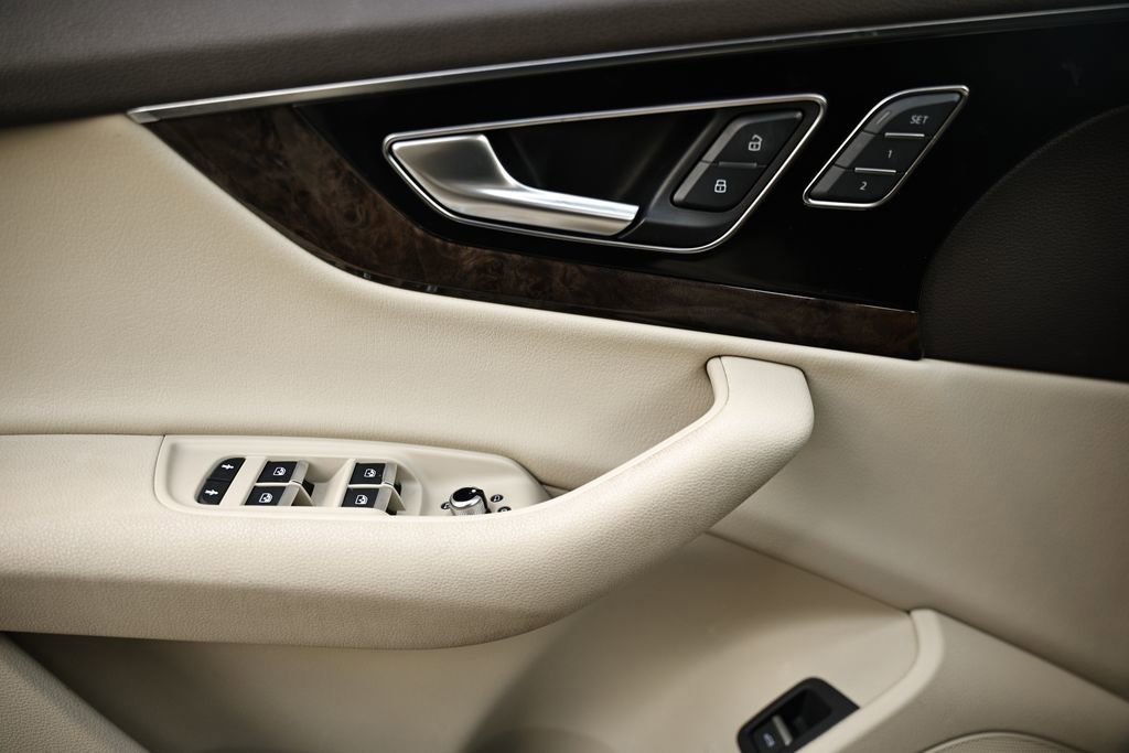 Used 2018 Audi Q7 3.0T Prestige image 14