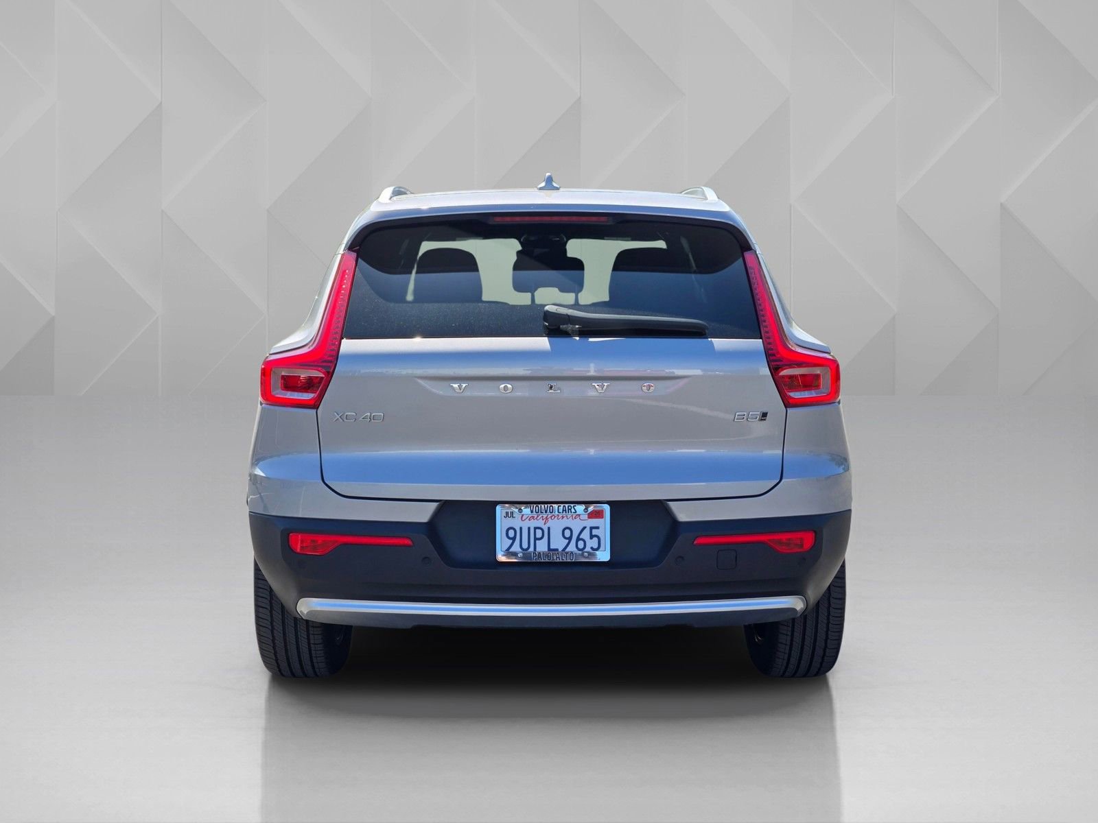Used 2025 Volvo XC40 B5 Core AWD/4WD image 5