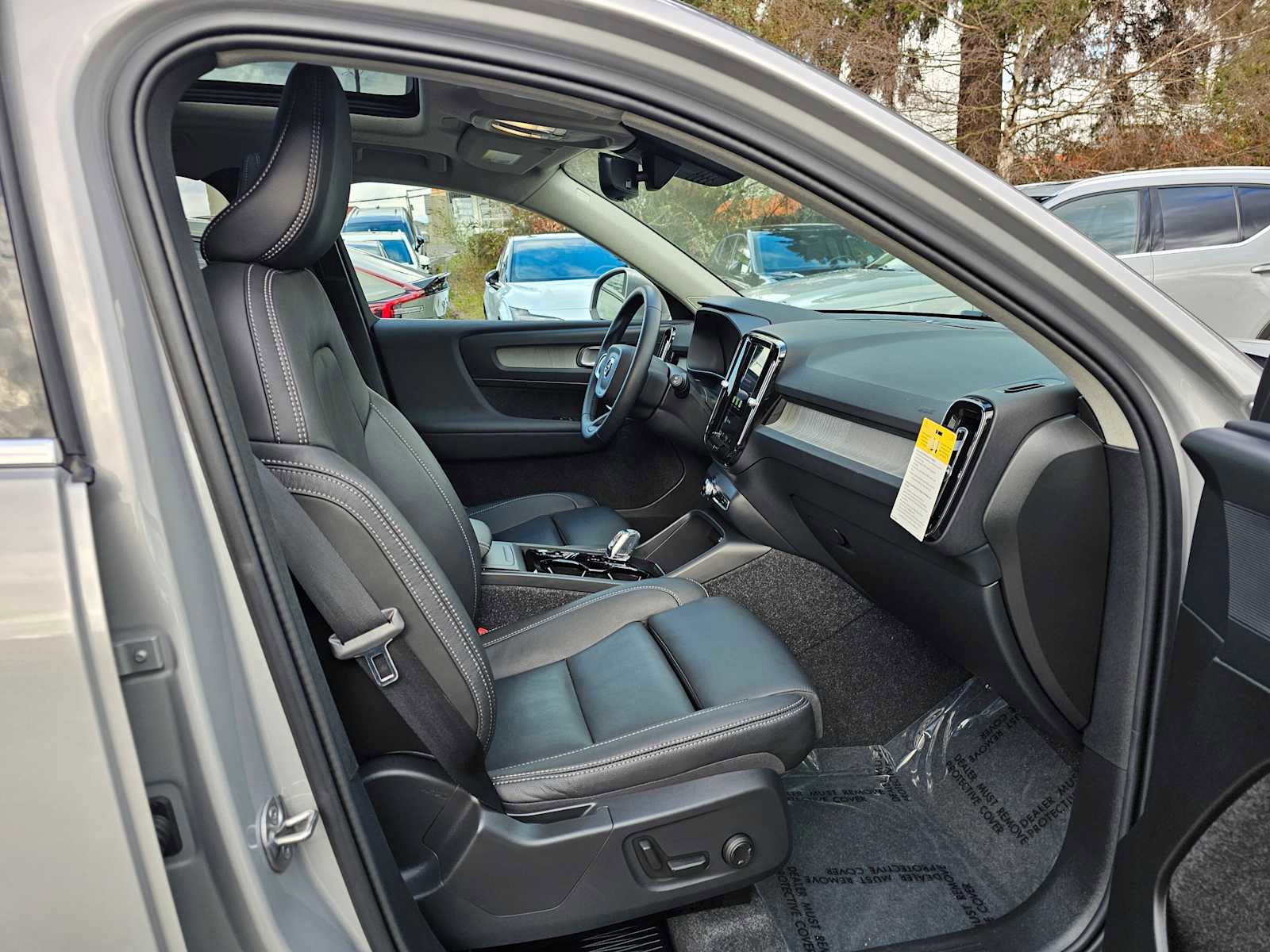 Used 2025 Volvo XC40 B5 Plus w/ Climate Package AWD/4WD image 12