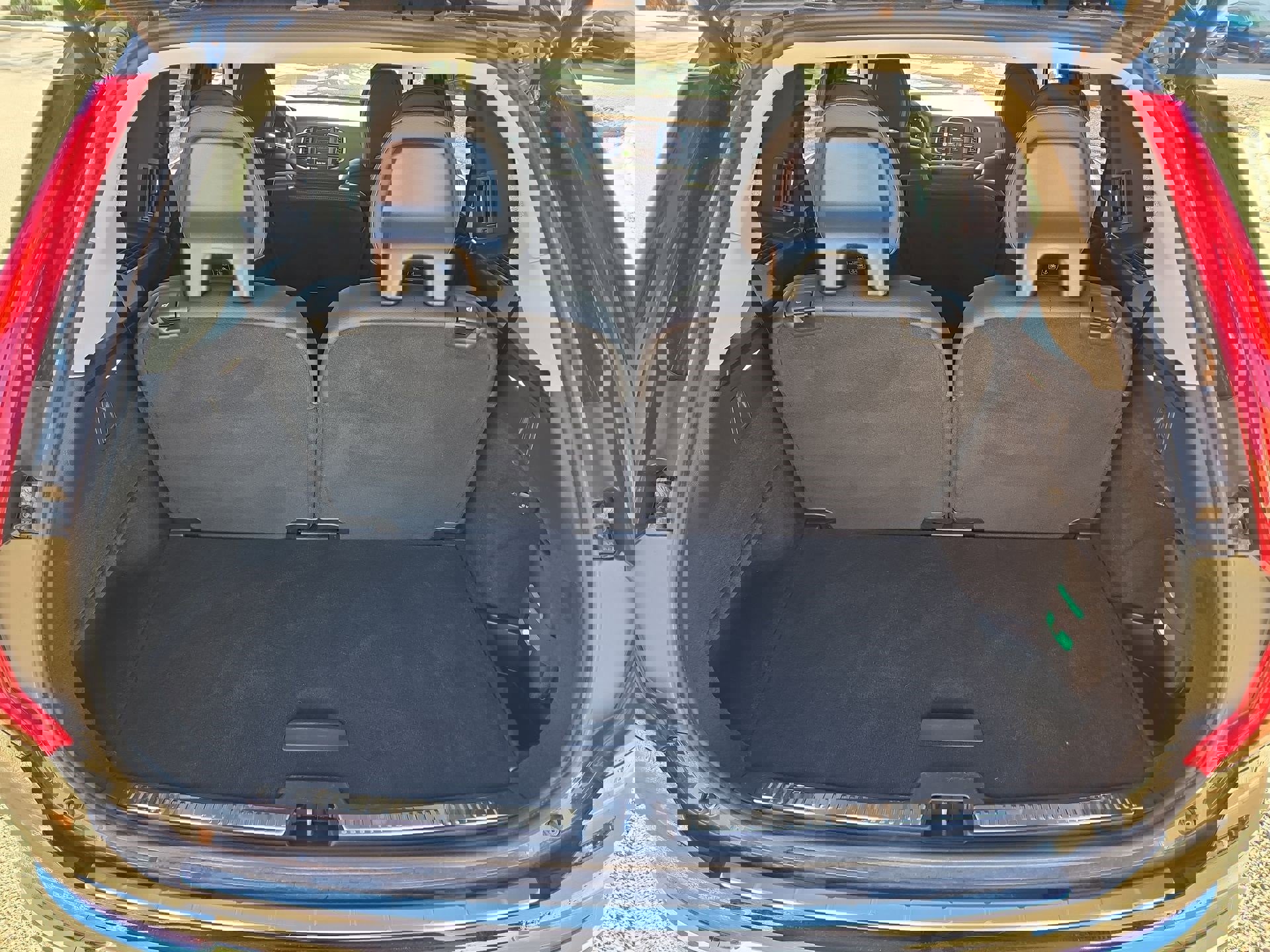 Used 2025 Volvo XC90 B5 Plus w/ Protection Package Premier image 12