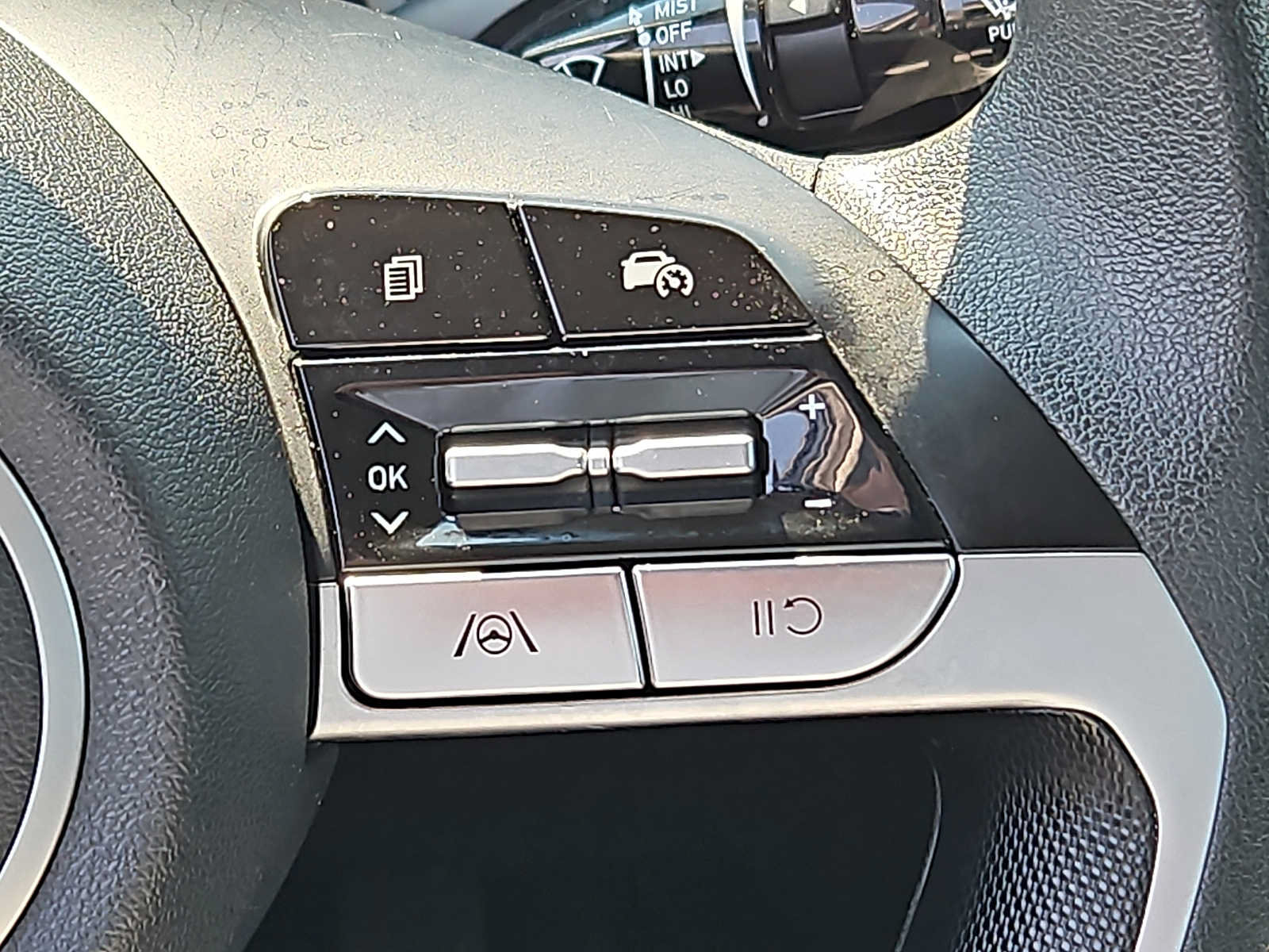 Used 2024 Hyundai Elantra SEL FWD image 22