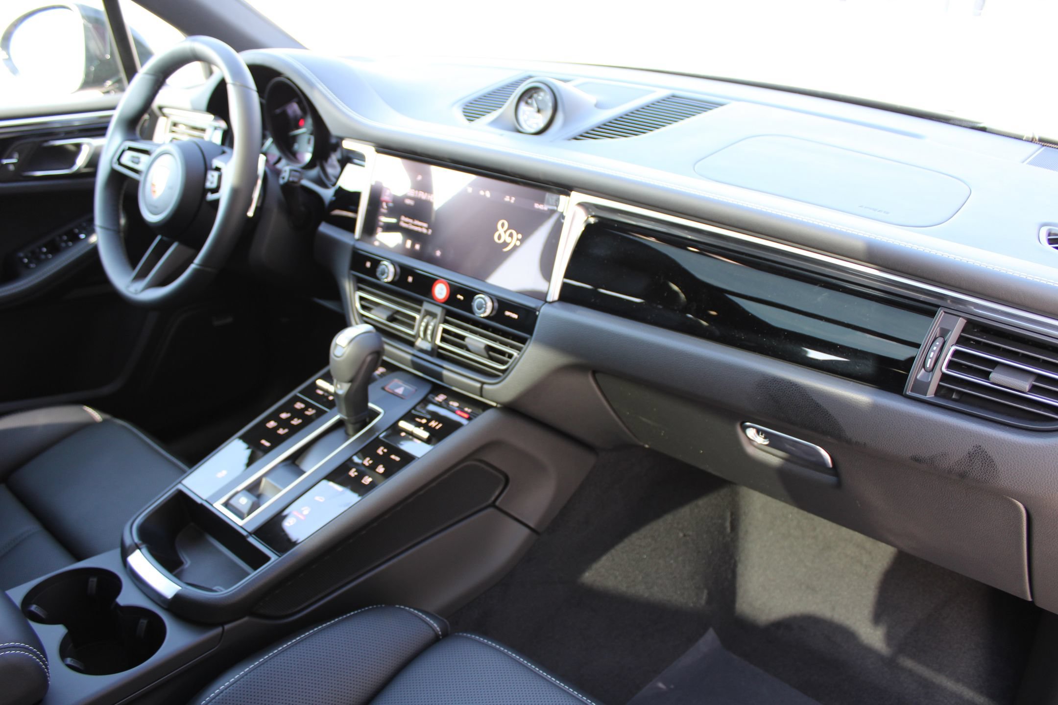 New 2026 Porsche Macan AWD/4WD image 26