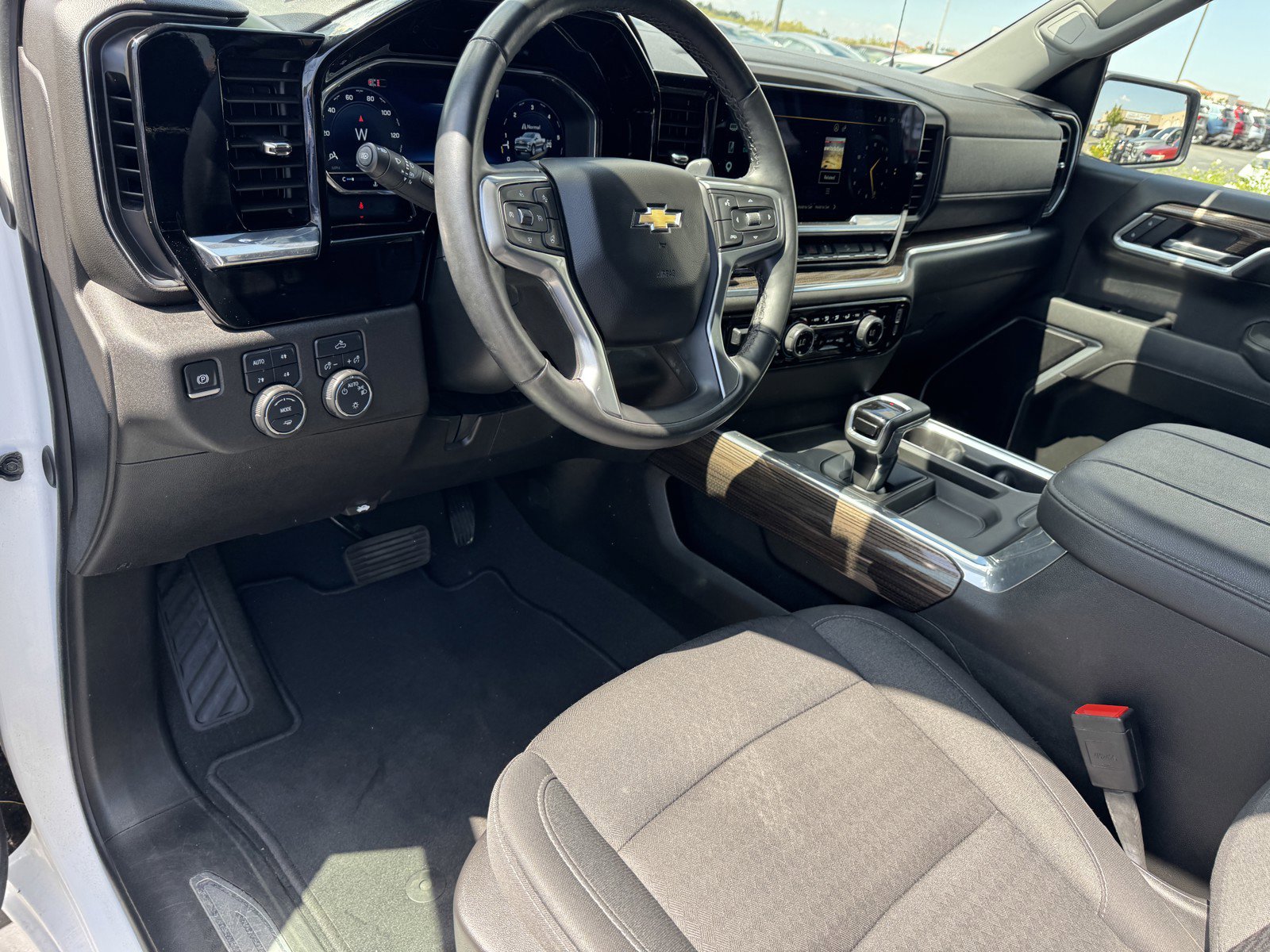 Used 2025 Chevrolet Silverado 1500 LT image 15