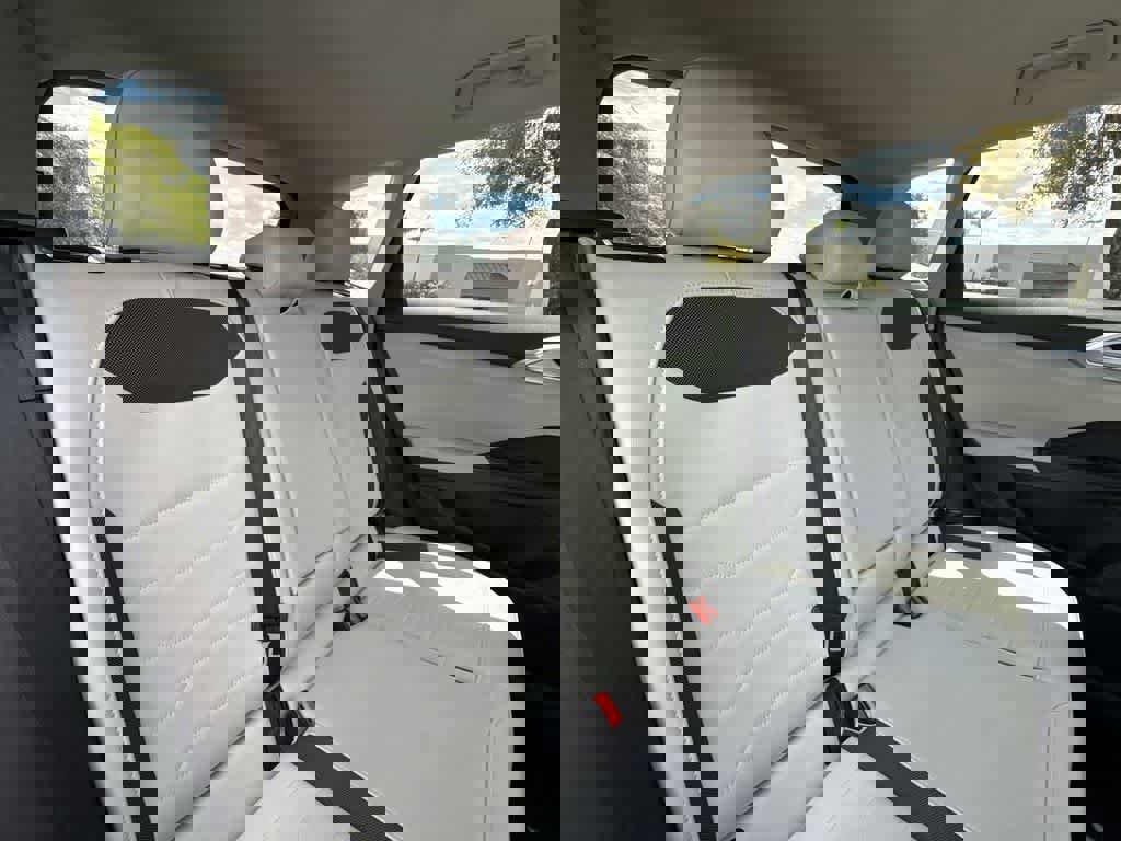 Used 2025 Volkswagen Taos SE image 26