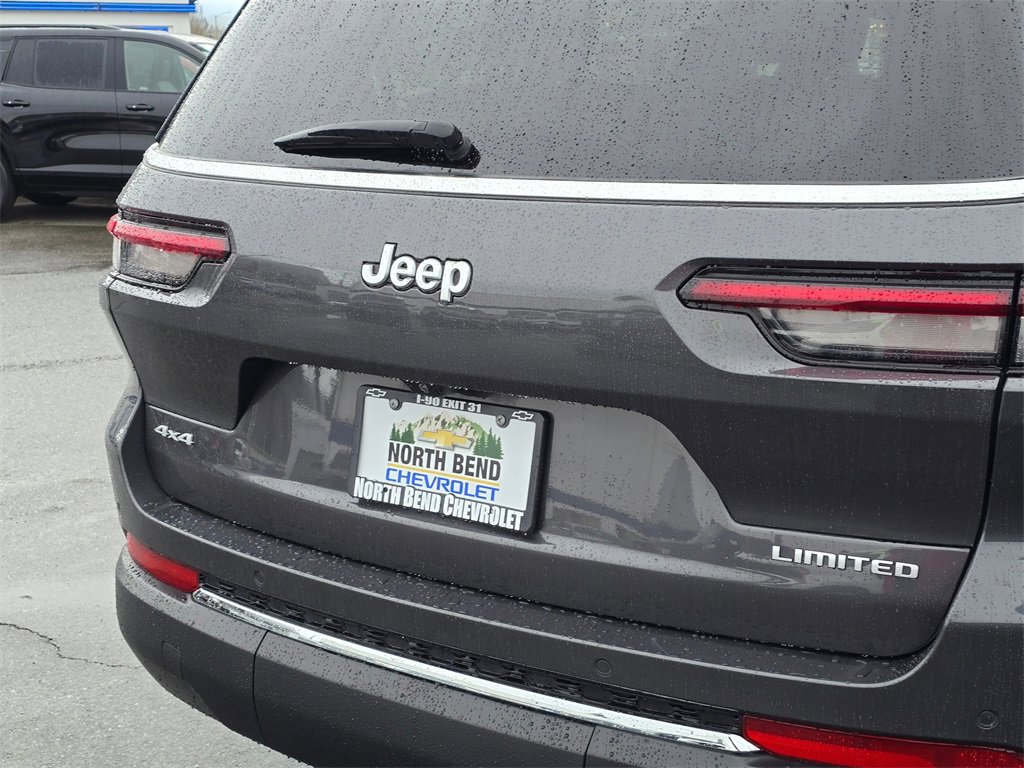 Used 2024 Jeep Grand Cherokee L Limited w/ Luxury Tech Group II image 17