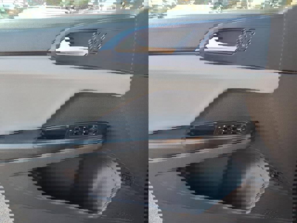 Used 2023 Volkswagen Taos SE image 20