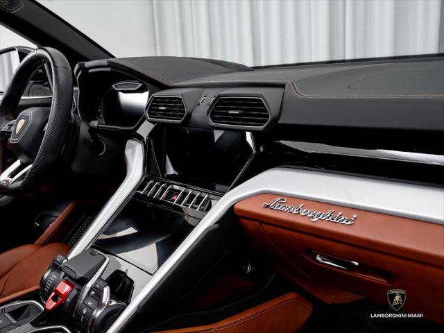 Used 2022 Lamborghini Urus AWD/4WD image 44