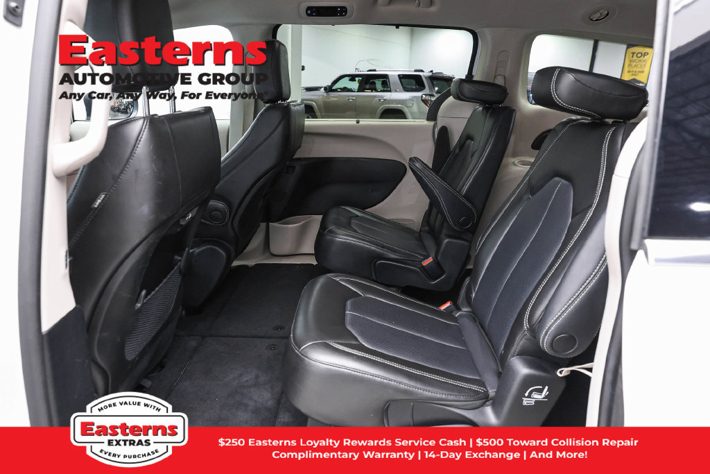 Used 2023 Chrysler Pacifica Touring-L FWD image 23