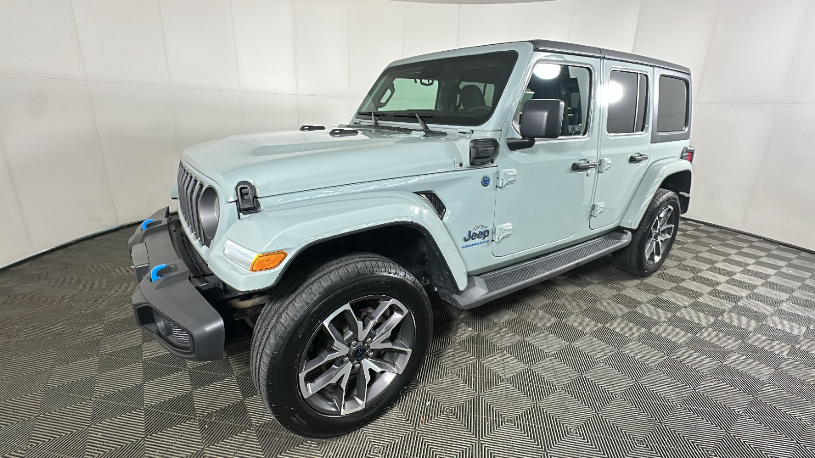 Used 2024 Jeep Wrangler Unlimited w/ Convenience Group AWD/4WD image 8