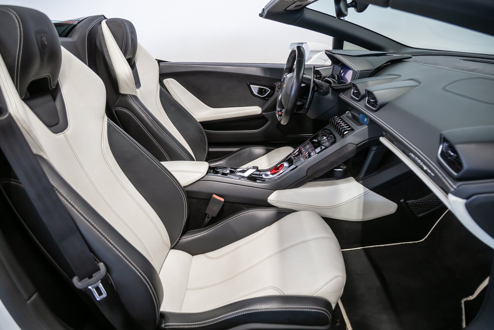 Used 2017 Lamborghini Huracan LP 610-4 AWD/4WD image 40