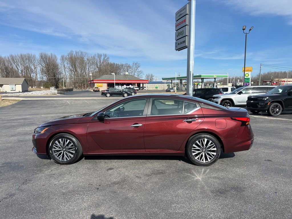 Used 2025 Nissan Altima 2.5 SV image 7