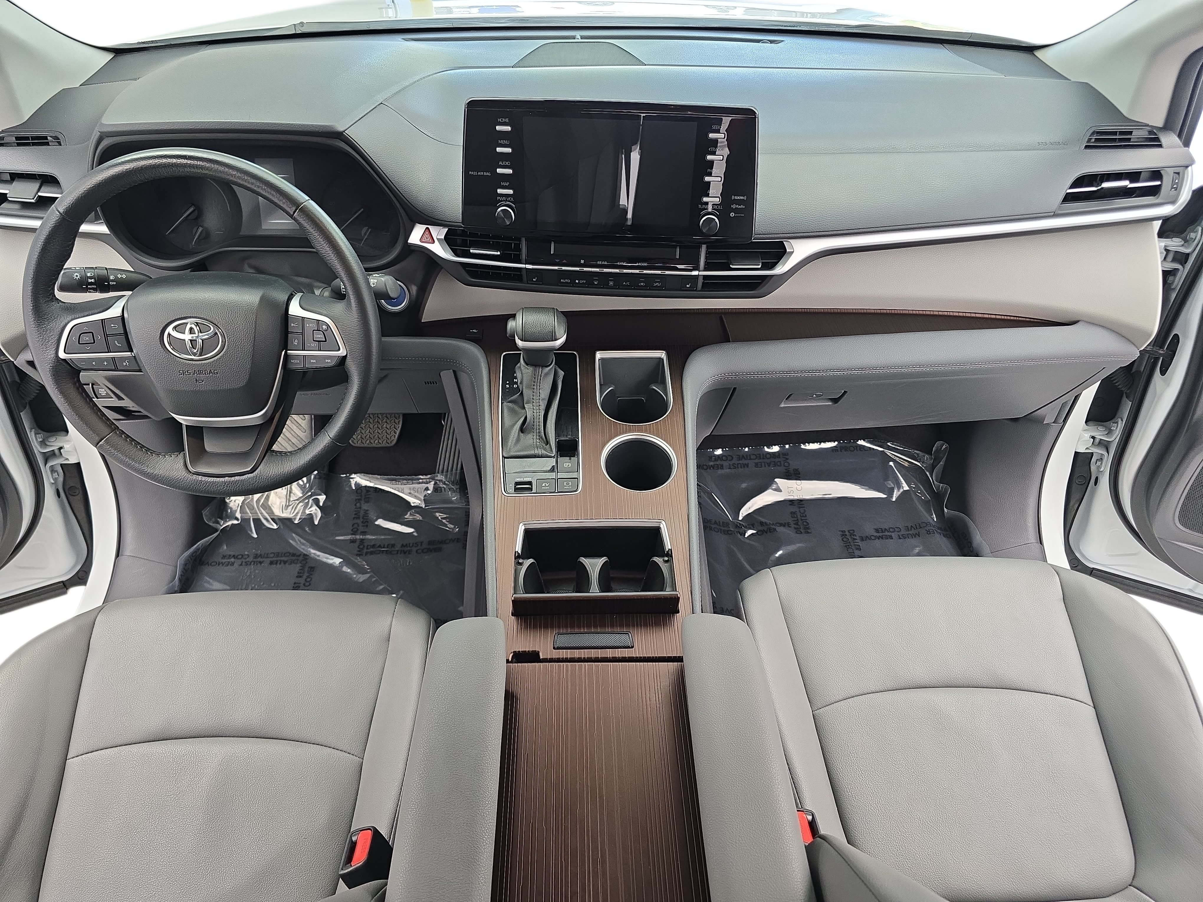 Used 2024 Toyota Sienna XLE FWD image 9