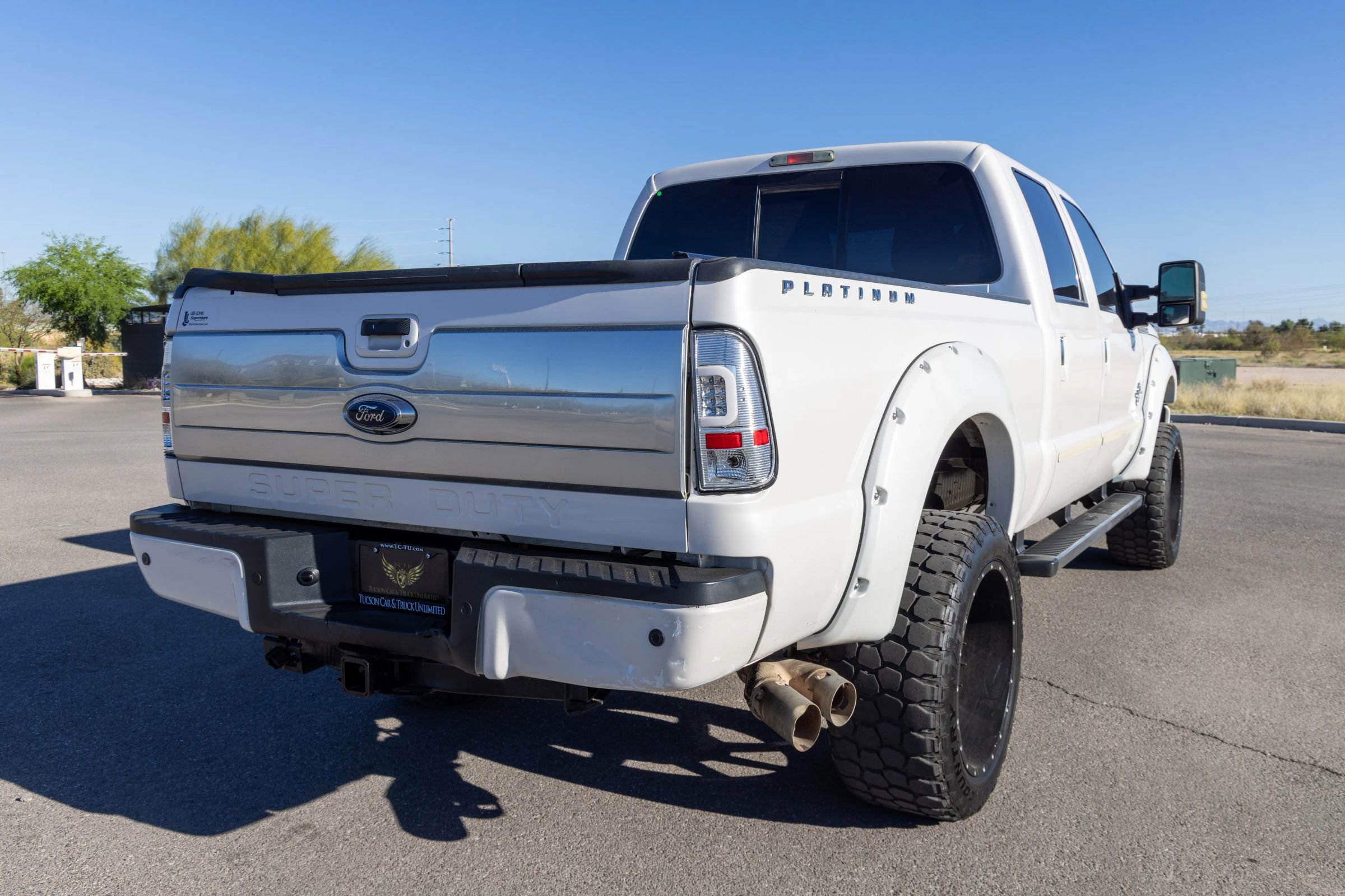 Used 2016 Ford F350 Platinum w/ FX4 Off-Road Package AWD/4WD image 7