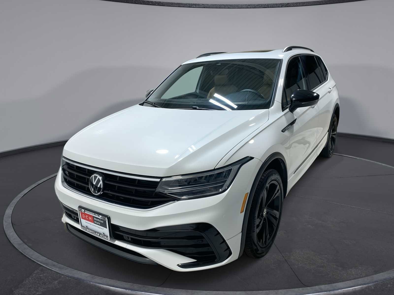 Used 2024 Volkswagen Tiguan SE R-Line AWD/4WD image 1