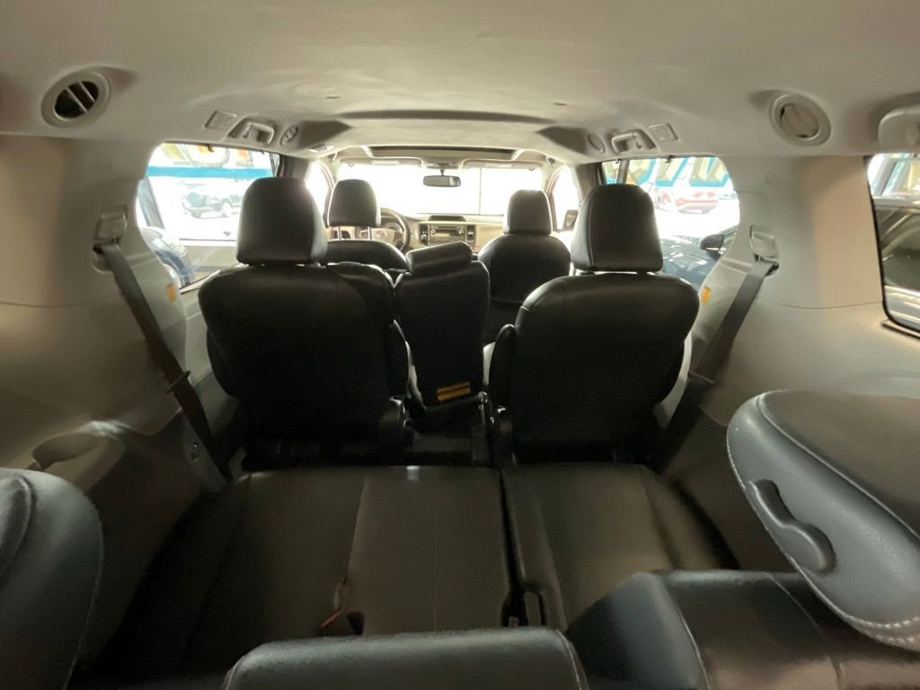 Used 2013 Toyota Sienna SE FWD image 23