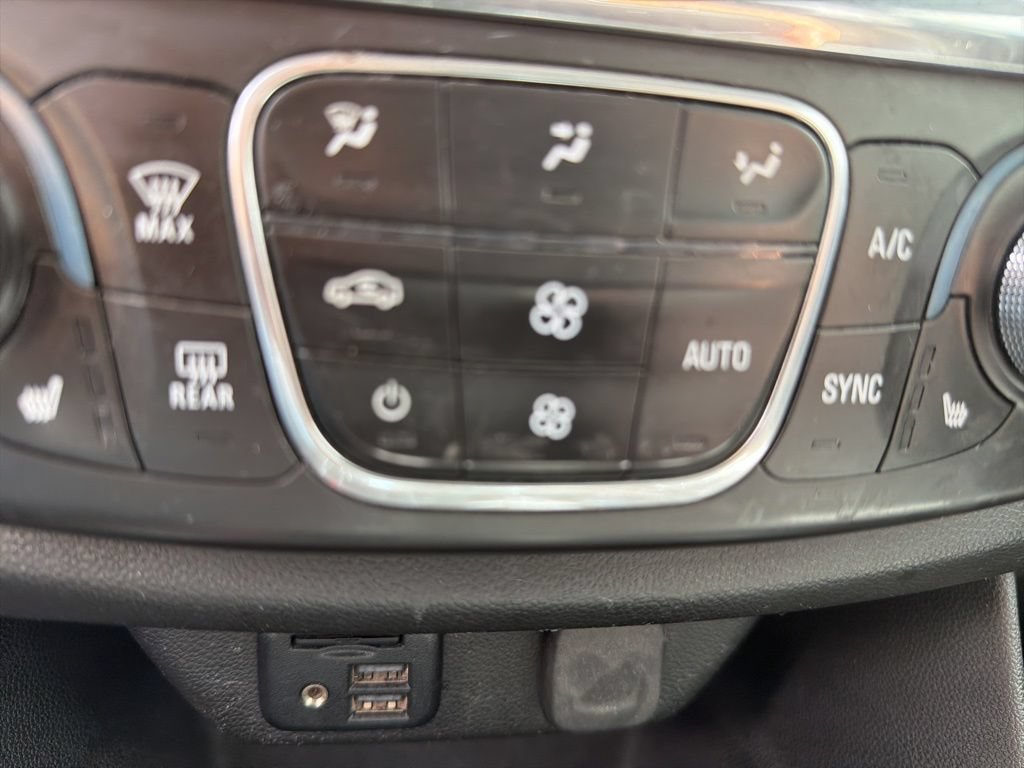 Used 2020 Chevrolet Traverse LT w/ LT Premium Package FWD image 23