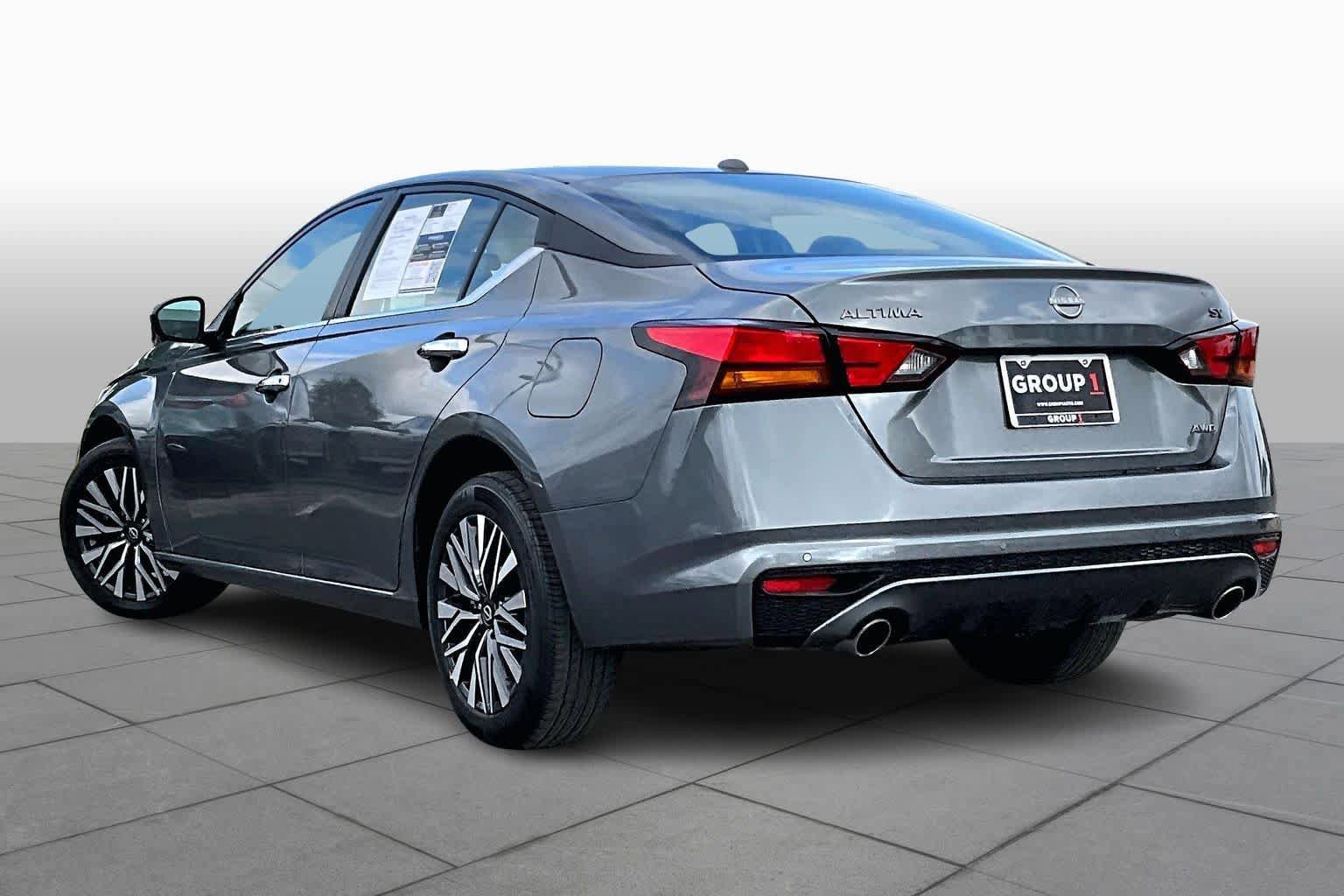 Used 2023 Nissan Altima 2.5 SV w/ SV Premium Package image 12