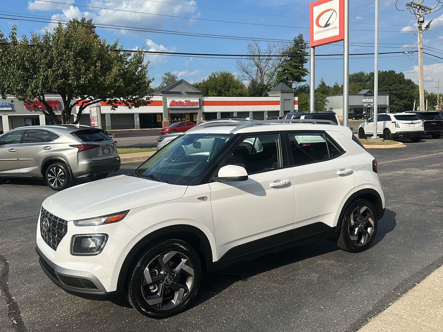 Used 2025 Hyundai Venue SEL FWD image 5