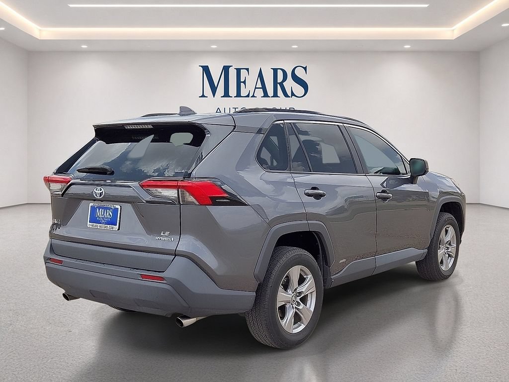 Used 2022 Toyota RAV4 LE AWD/4WD image 5