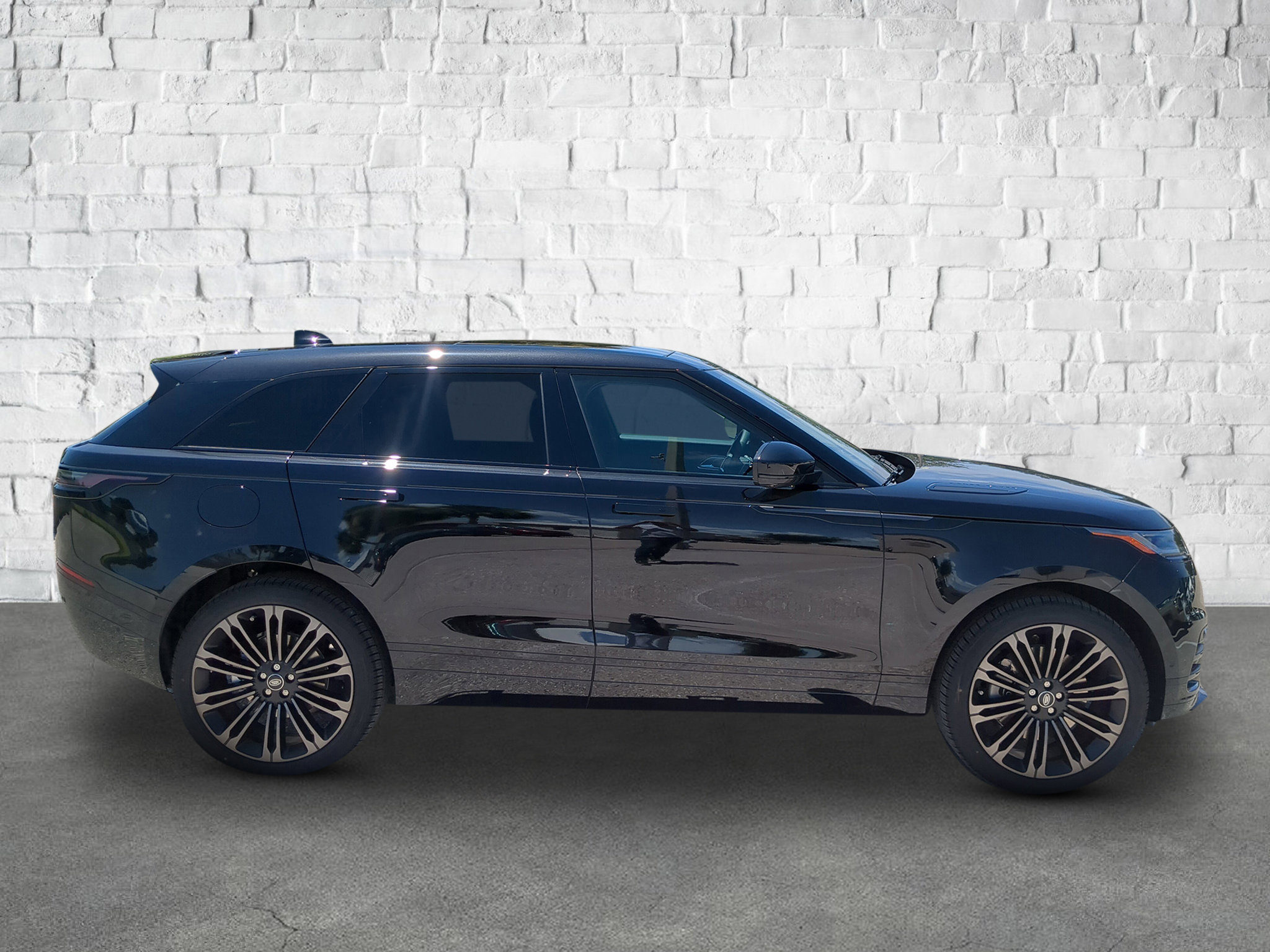 New 2026 Land Rover Range Rover Velar Dynamic SE image 7