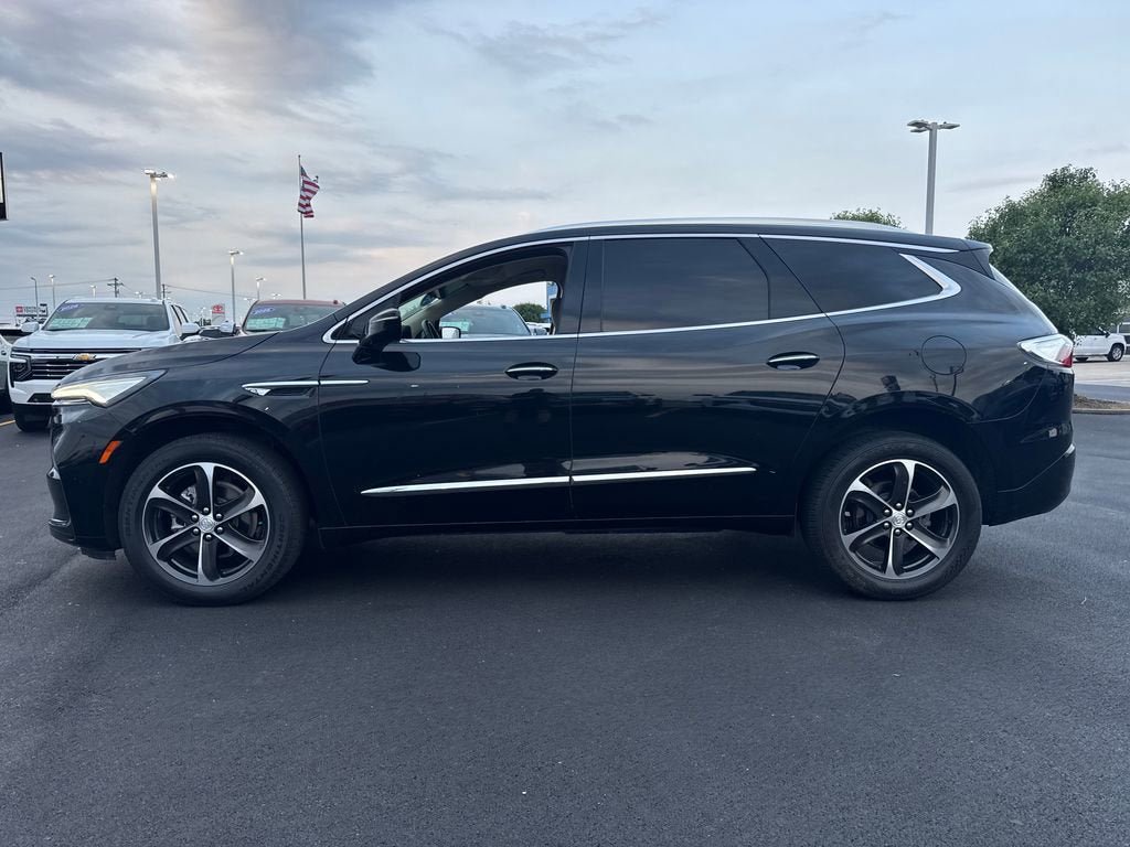 Used 2022 Buick Enclave Essence w/ Sport Touring Edition FWD image 3
