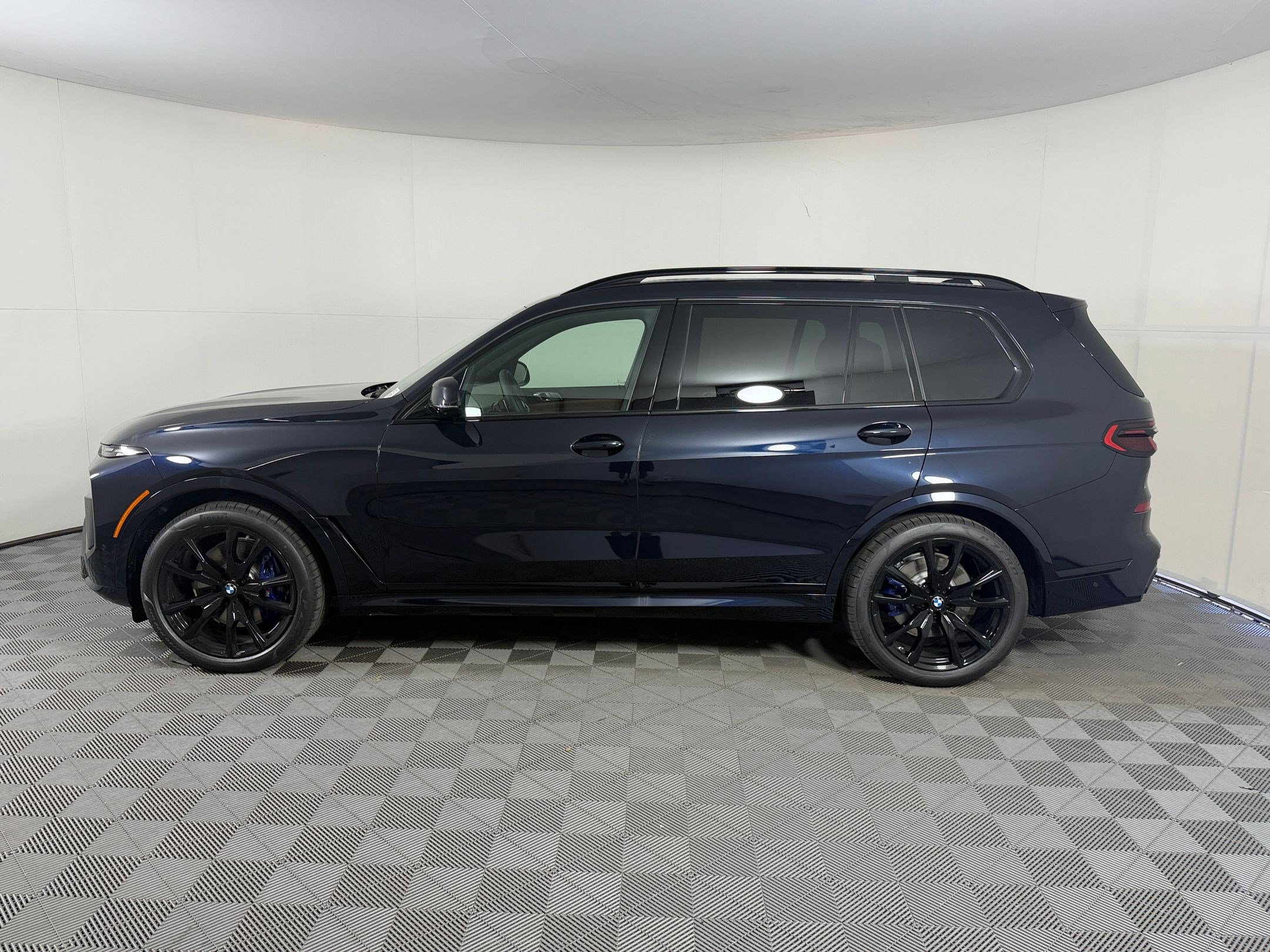 New 2027 BMW X7 xDrive40i w/ Executive Package AWD/4WD image 2