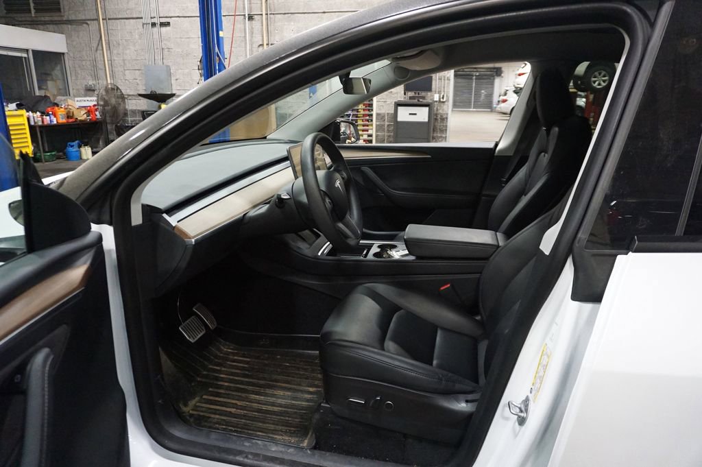 Used 2023 Tesla Model Y Long Range image 2