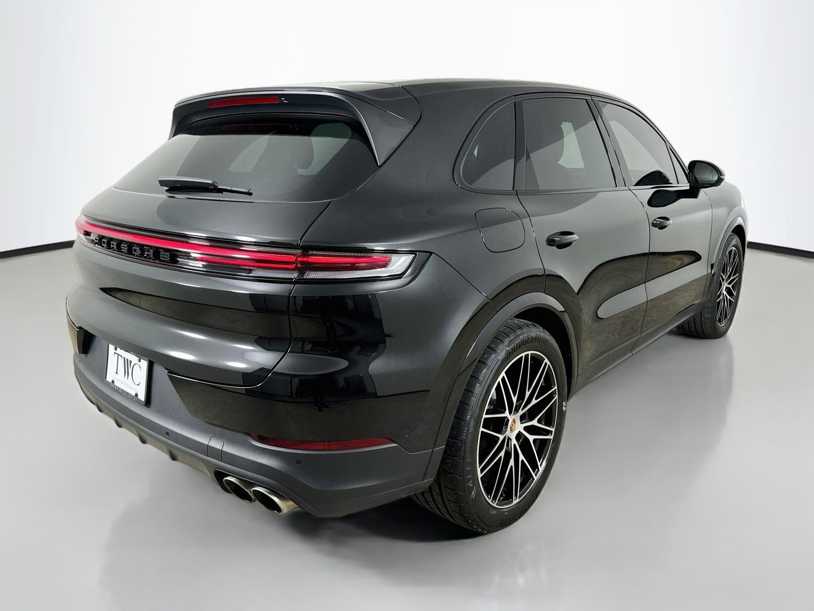 Certified 2025 Porsche Cayenne S AWD/4WD image 5