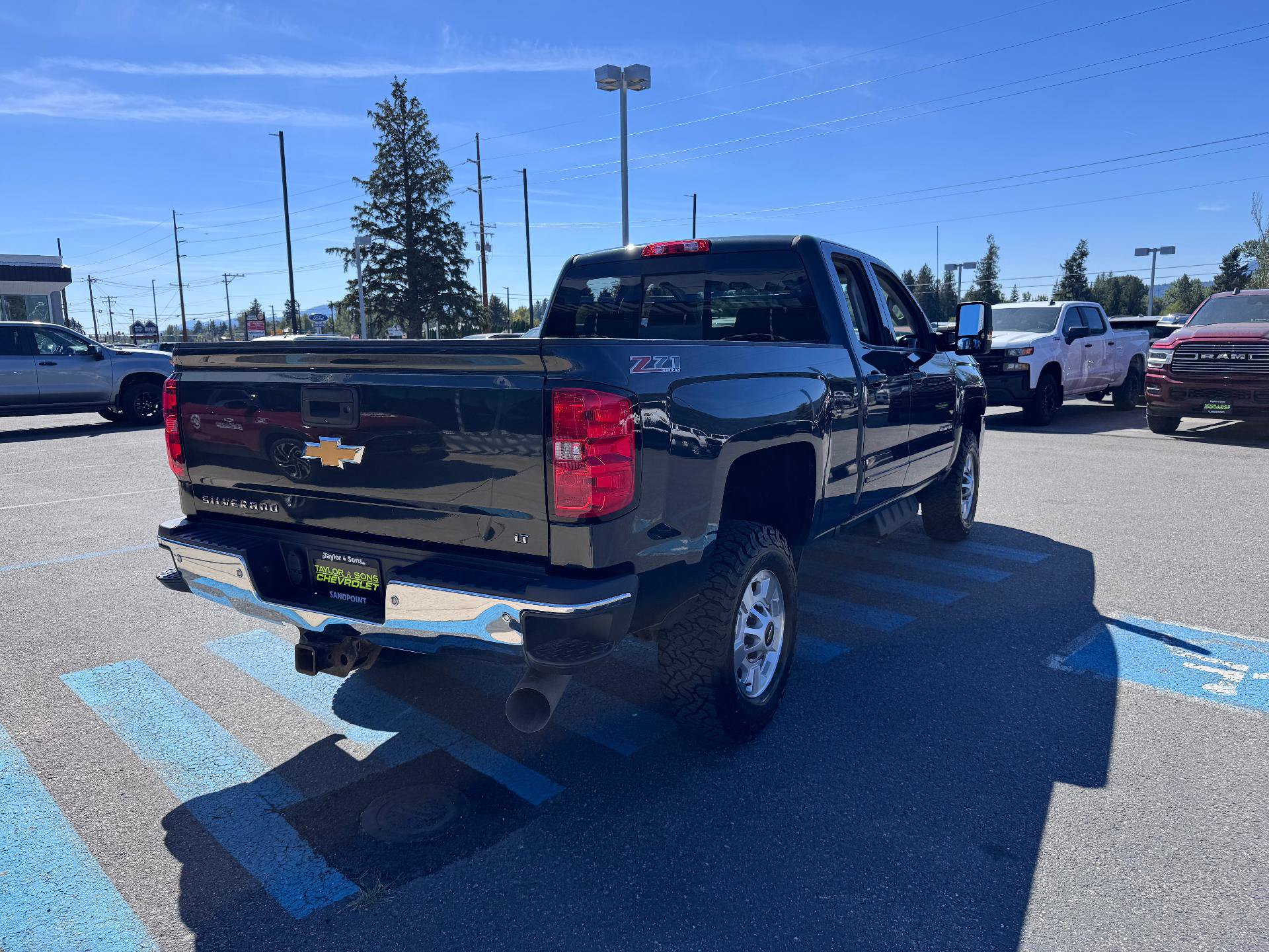 Used 2017 Chevrolet Silverado 2500 LT w/ LT Convenience Package AWD/4WD image 7