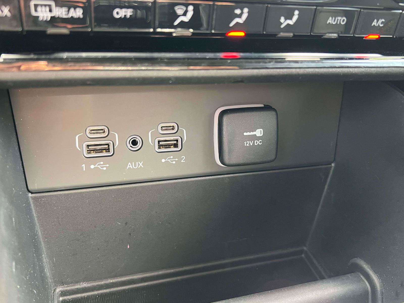Used 2023 Jeep Grand Cherokee Laredo AWD/4WD image 12