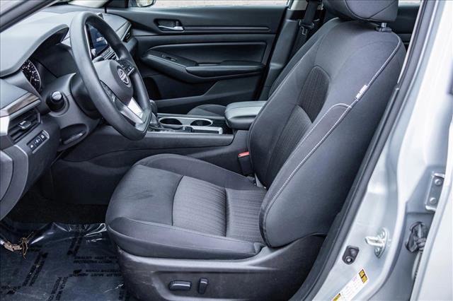 Used 2024 Nissan Altima 2.5 SV image 11