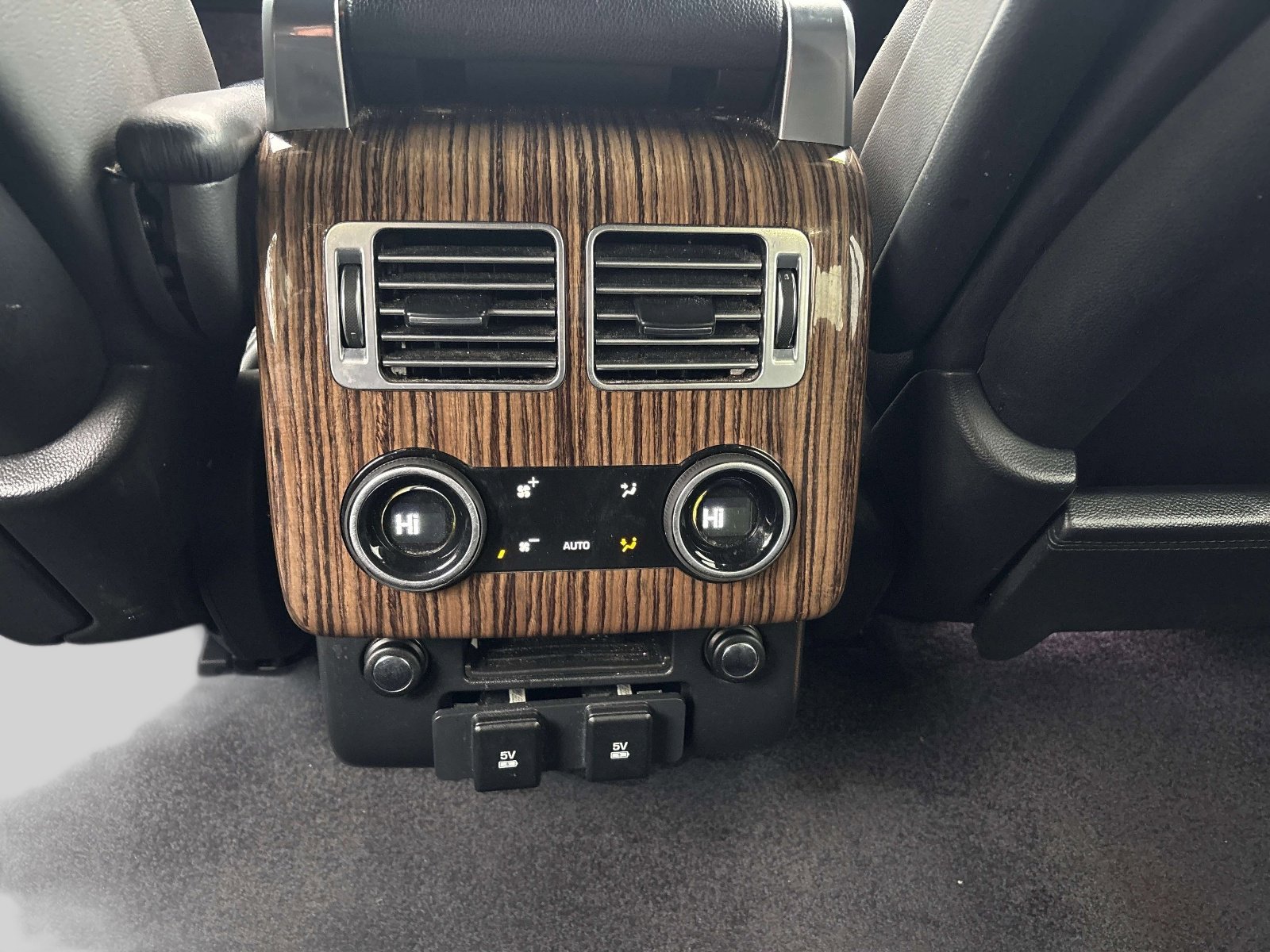 Used 2018 Land Rover Range Rover HSE image 8