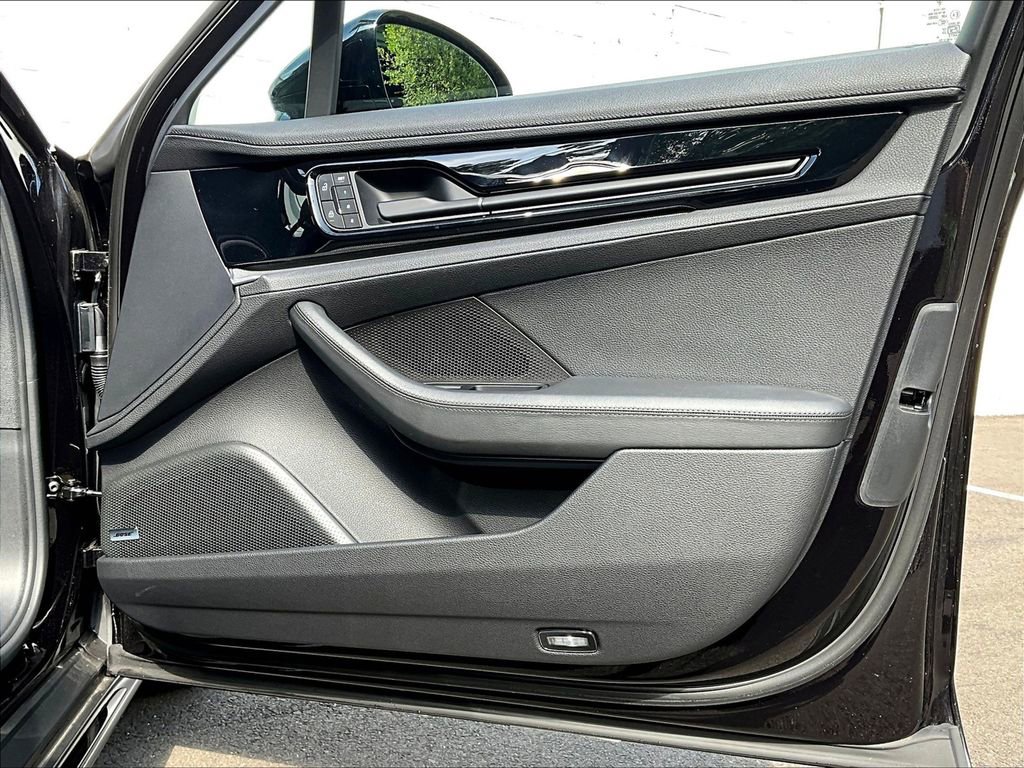 Used 2025 Porsche Panamera 4 image 22