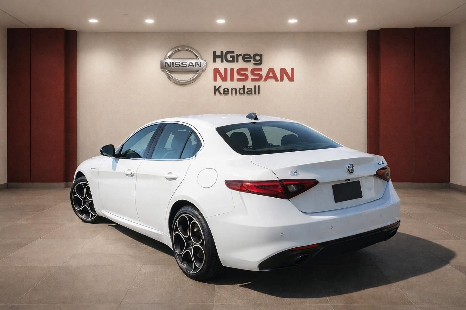 Used 2022 Alfa Romeo Giulia Veloce AWD/4WD image 2