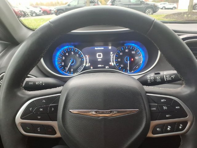 Certified 2025 Chrysler Pacifica Select FWD image 18