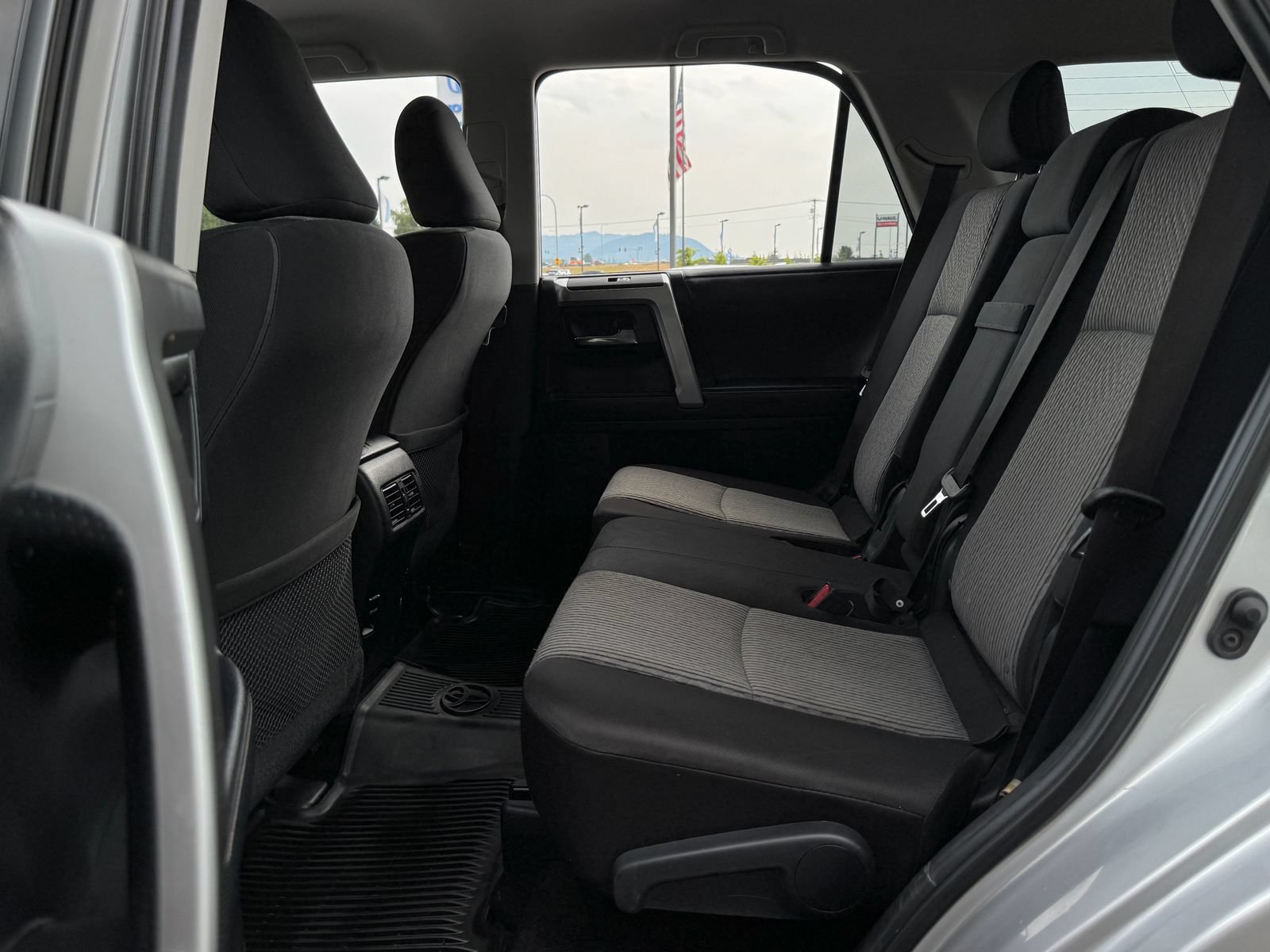 Used 2019 Toyota 4Runner SR5 AWD/4WD image 25
