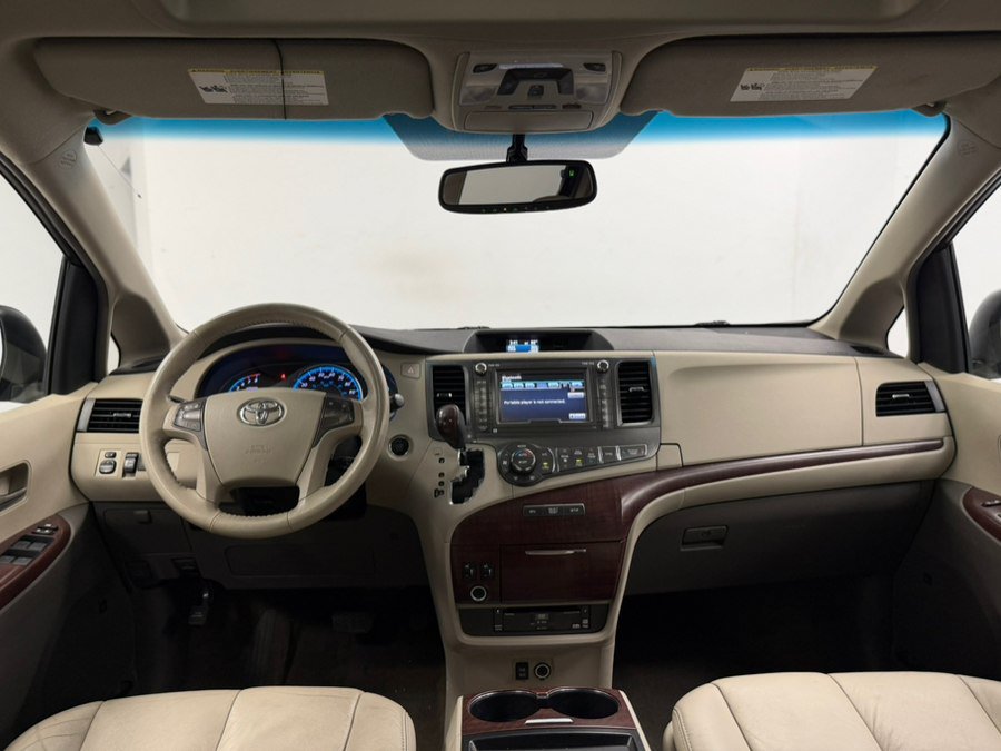 Used 2011 Toyota Sienna XLE w/ Premium Pkg AWD/4WD image 46