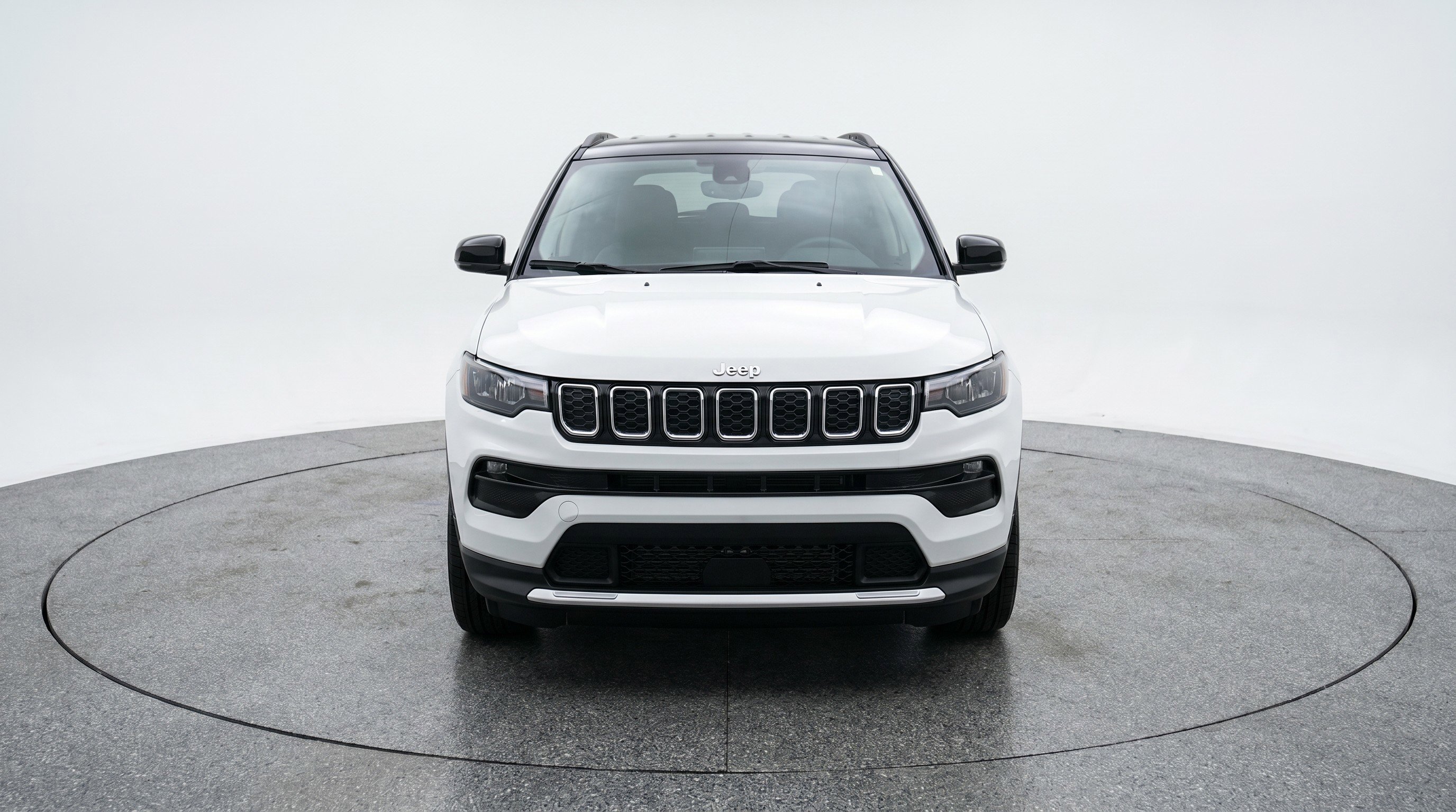 Used 2025 Jeep Compass Latitude AWD/4WD image 2