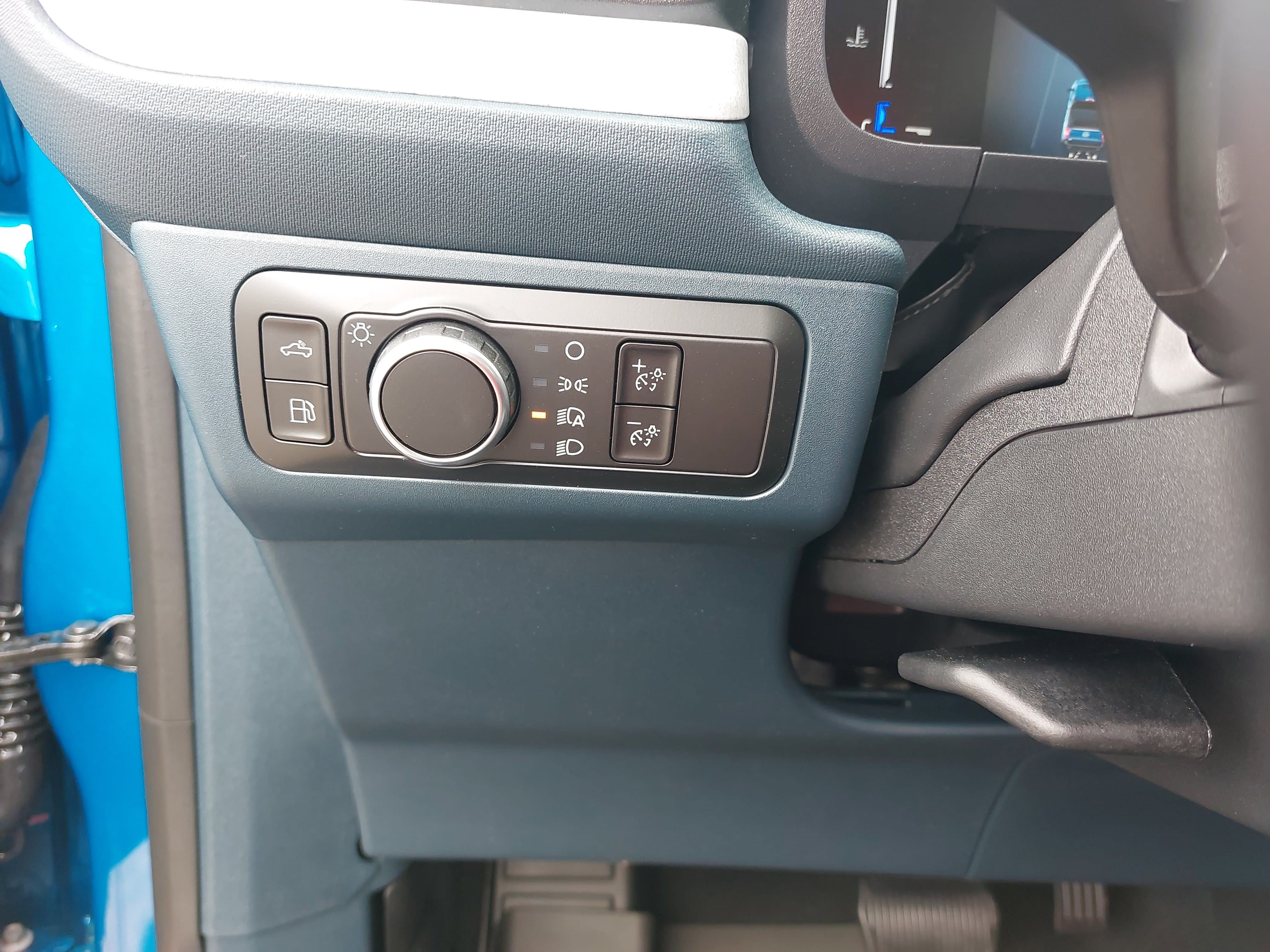 New 2026 Ford Maverick XLT w/ XLT Luxury Package FWD image 27